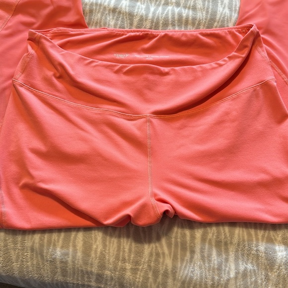 Old Navy Elevate Leggings - Picture 3 of 5